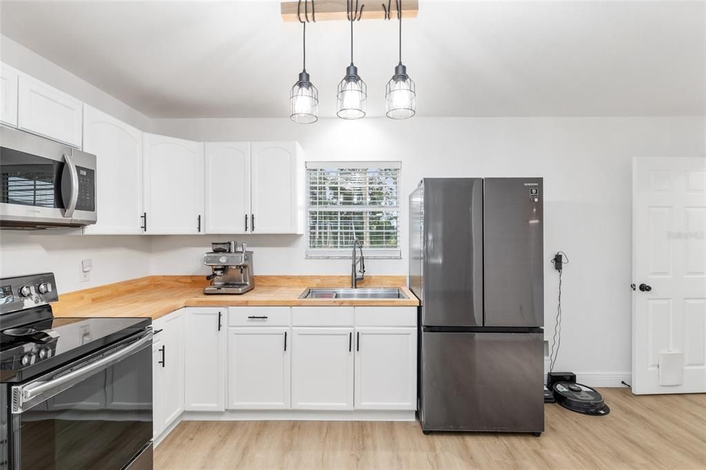 待售: $239,000 (3 贝兹, 2 浴室, 1232 平方英尺)