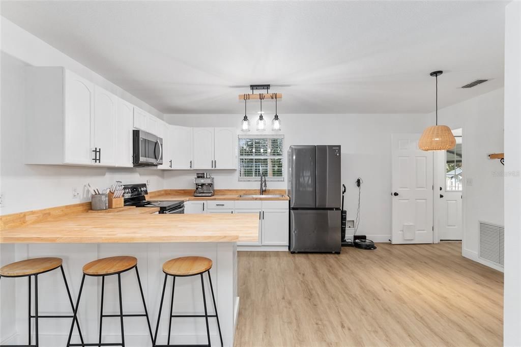 待售: $239,000 (3 贝兹, 2 浴室, 1232 平方英尺)