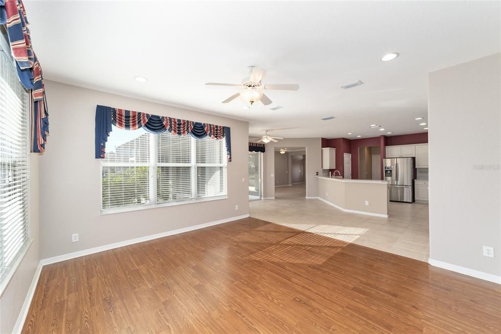 待售: $445,000 (3 贝兹, 2 浴室, 2413 平方英尺)