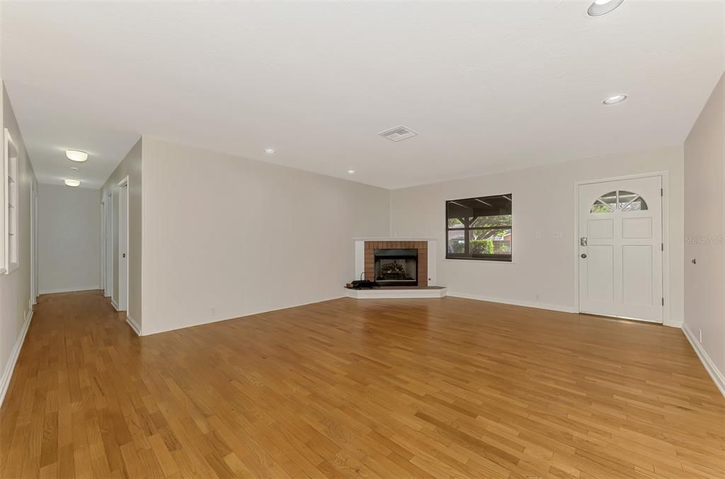 For Sale: $450,000 (4 beds, 2 baths, 1794 Square Feet)