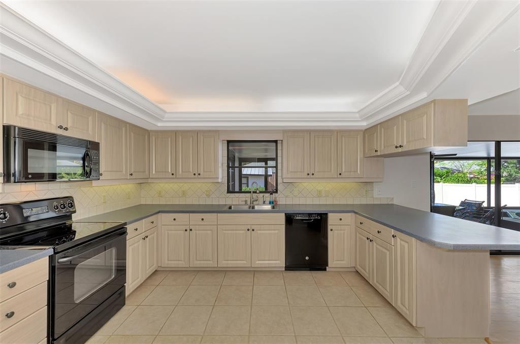 For Sale: $450,000 (4 beds, 2 baths, 1794 Square Feet)