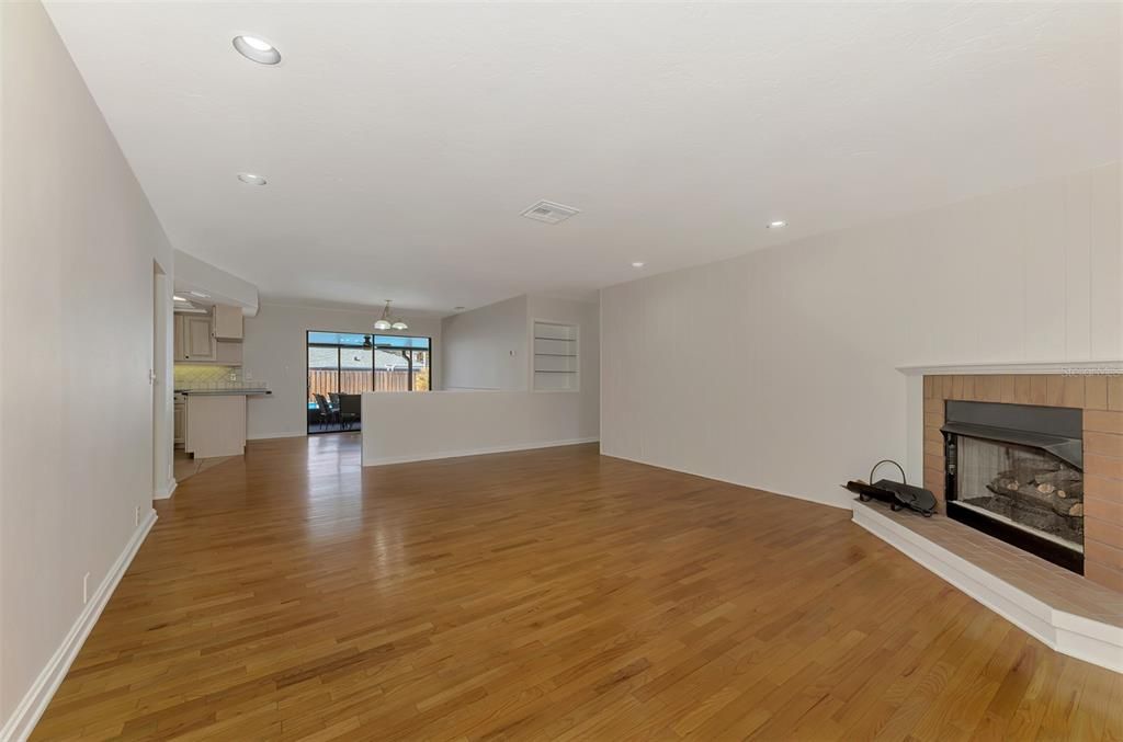 For Sale: $450,000 (4 beds, 2 baths, 1794 Square Feet)