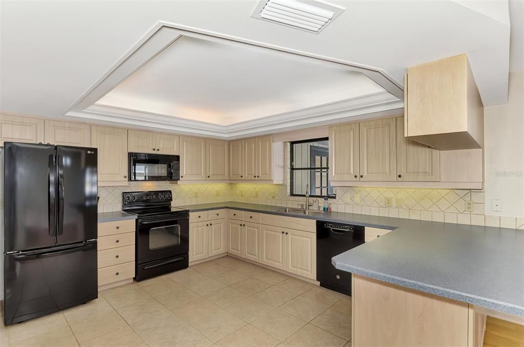 For Sale: $450,000 (4 beds, 2 baths, 1794 Square Feet)