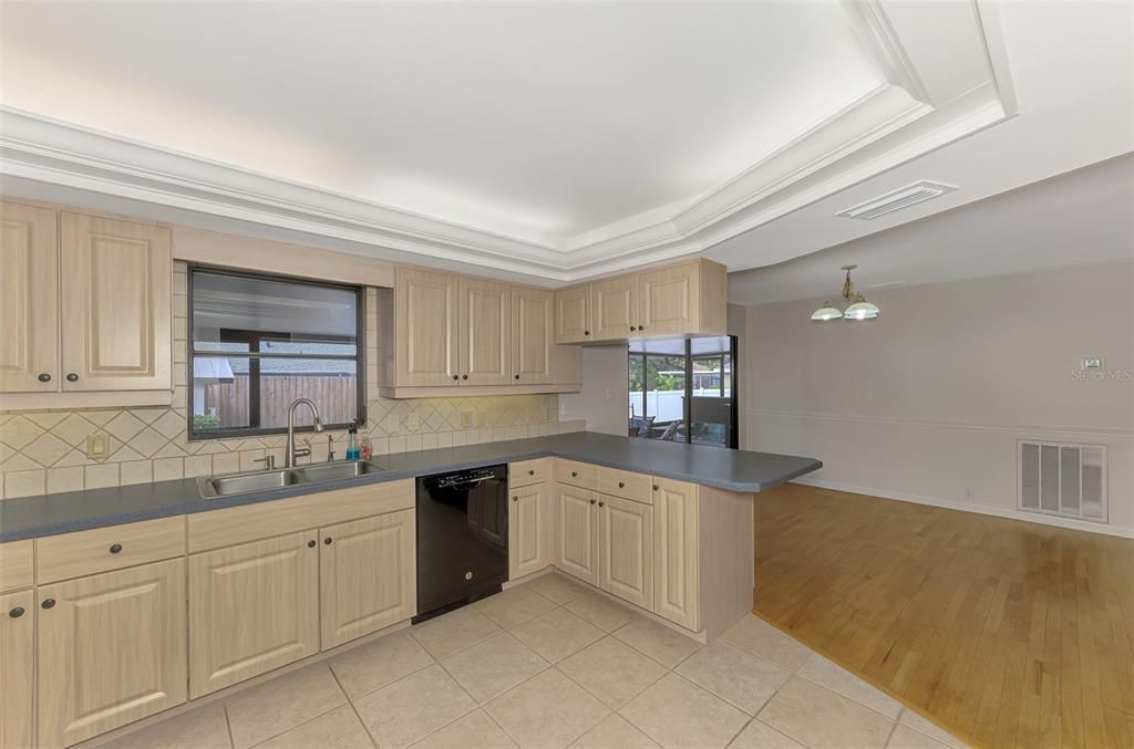 For Sale: $450,000 (4 beds, 2 baths, 1794 Square Feet)