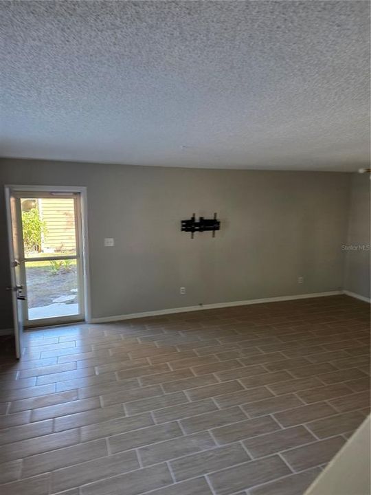 For Rent: $1,950 (2 beds, 2 baths, 1200 Square Feet)