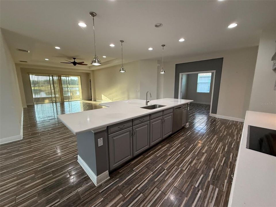 На продажу: $437,500 (4 спален, 3 ванн, 2822 Квадратных фут)