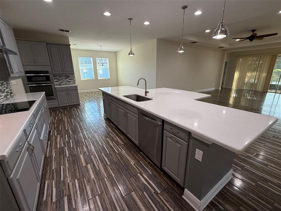 На продажу: $437,500 (4 спален, 3 ванн, 2822 Квадратных фут)