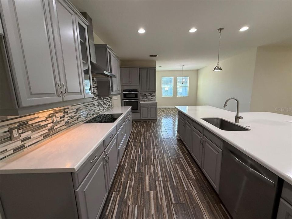 На продажу: $437,500 (4 спален, 3 ванн, 2822 Квадратных фут)