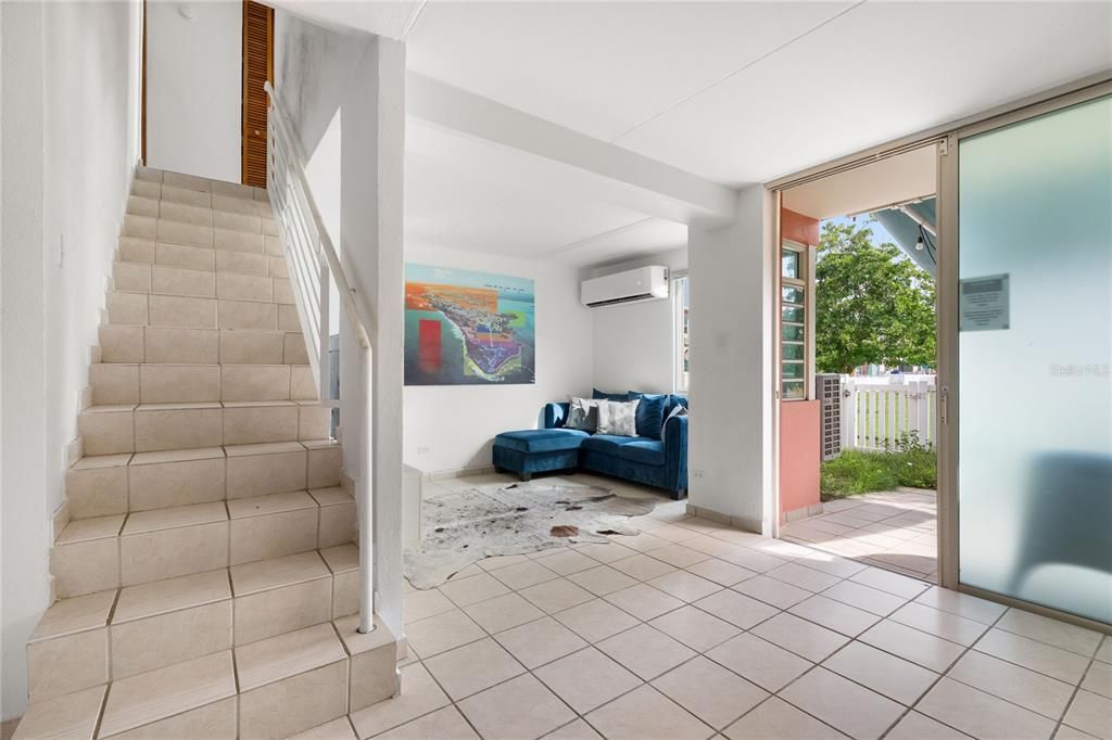 待售: $195,000 (2 贝兹, 3 浴室, 1527 平方英尺)