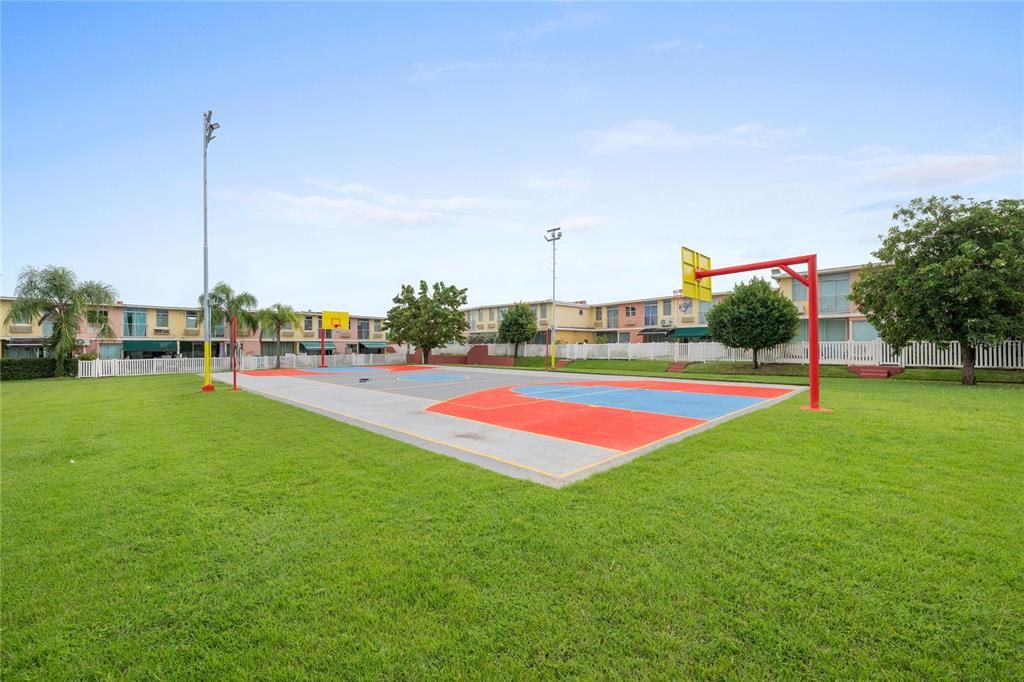 待售: $195,000 (2 贝兹, 3 浴室, 1527 平方英尺)