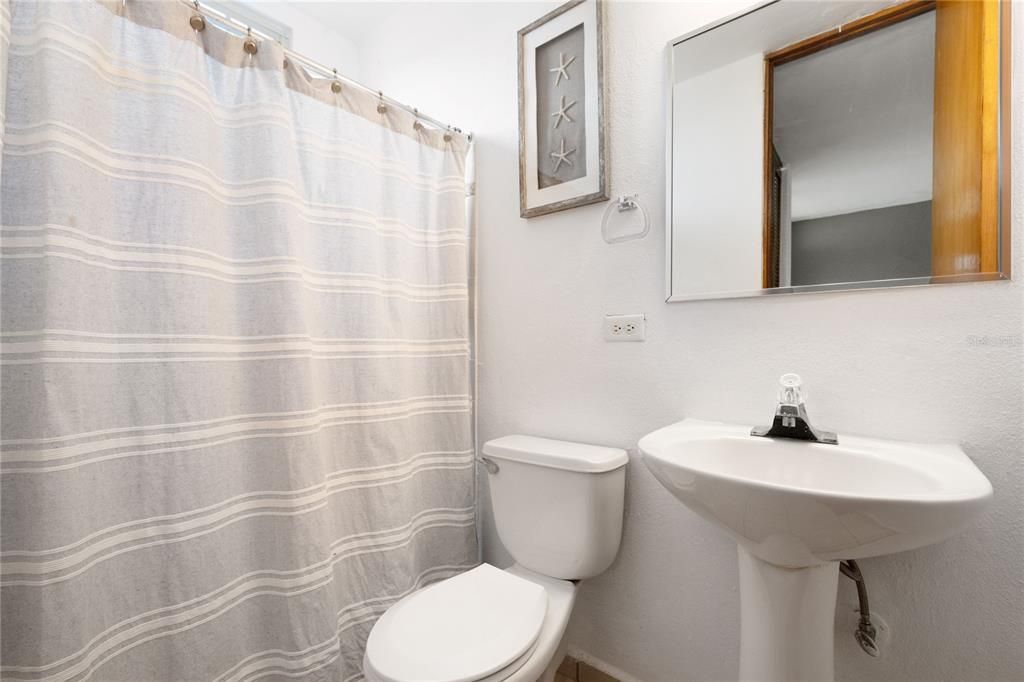 待售: $195,000 (2 贝兹, 3 浴室, 1527 平方英尺)