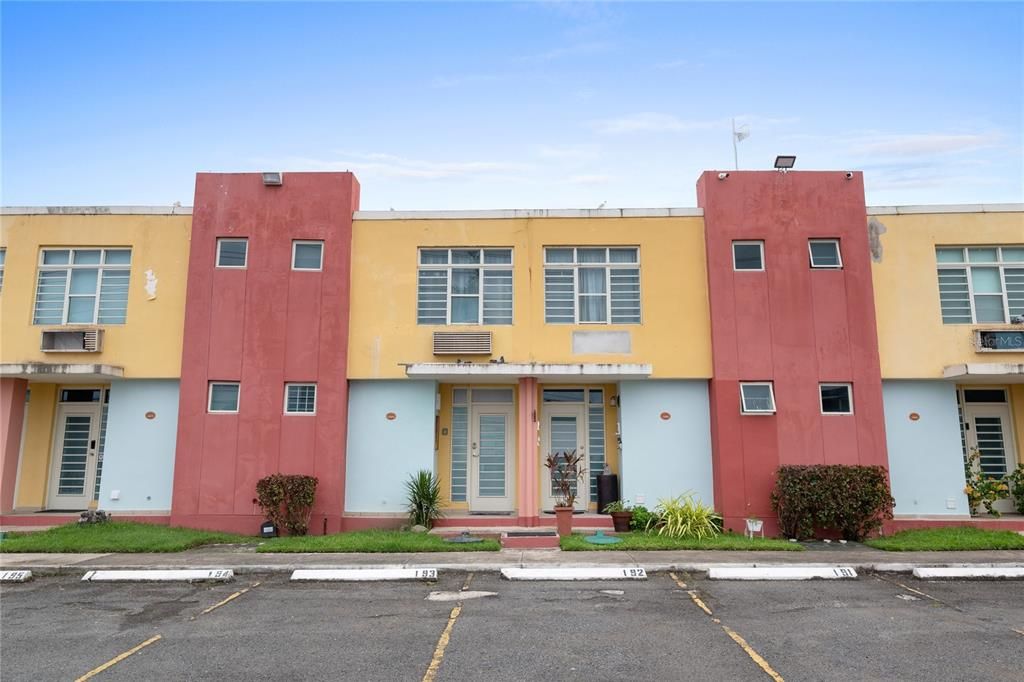 待售: $195,000 (2 贝兹, 3 浴室, 1527 平方英尺)