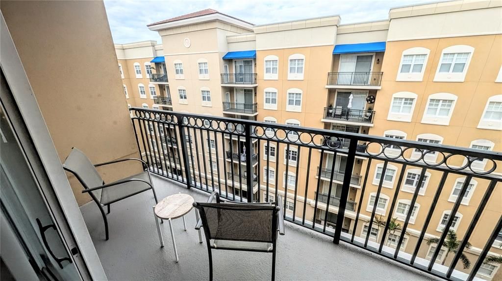 For Rent: $2,800 (2 beds, 2 baths, 1084 Square Feet)