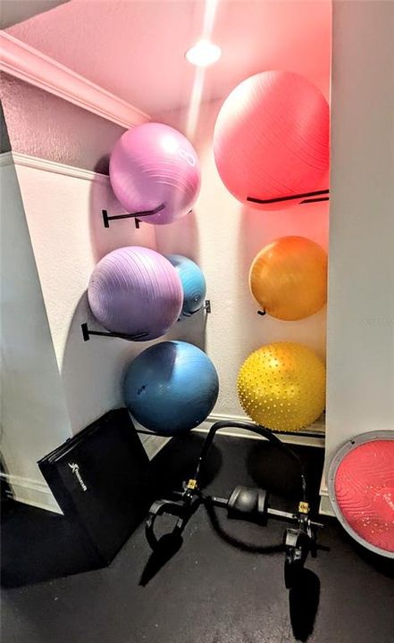 For Rent: $2,800 (2 beds, 2 baths, 1084 Square Feet)