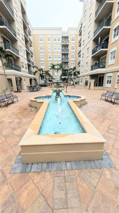 For Rent: $2,800 (2 beds, 2 baths, 1084 Square Feet)