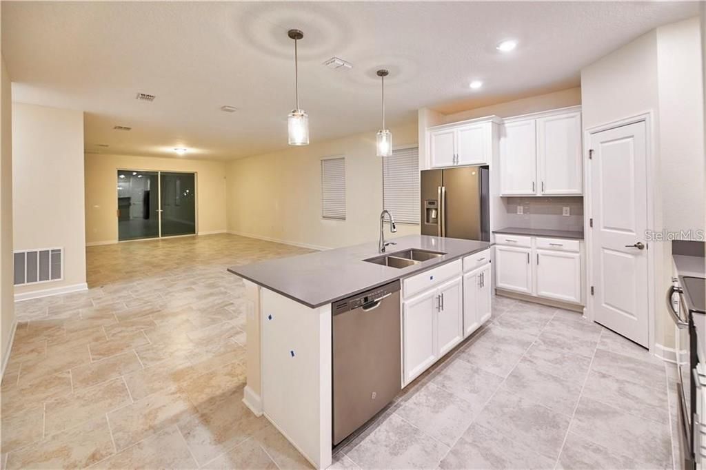 For Sale: $365,000 (3 beds, 2 baths, 1979 Square Feet)