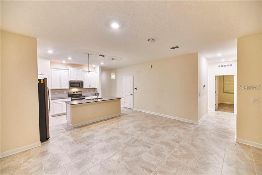 For Sale: $365,000 (3 beds, 2 baths, 1979 Square Feet)