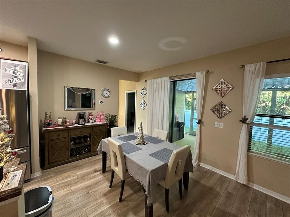 待售: $379,900 (4 贝兹, 3 浴室, 2414 平方英尺)