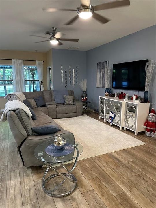 待售: $379,900 (4 贝兹, 3 浴室, 2414 平方英尺)