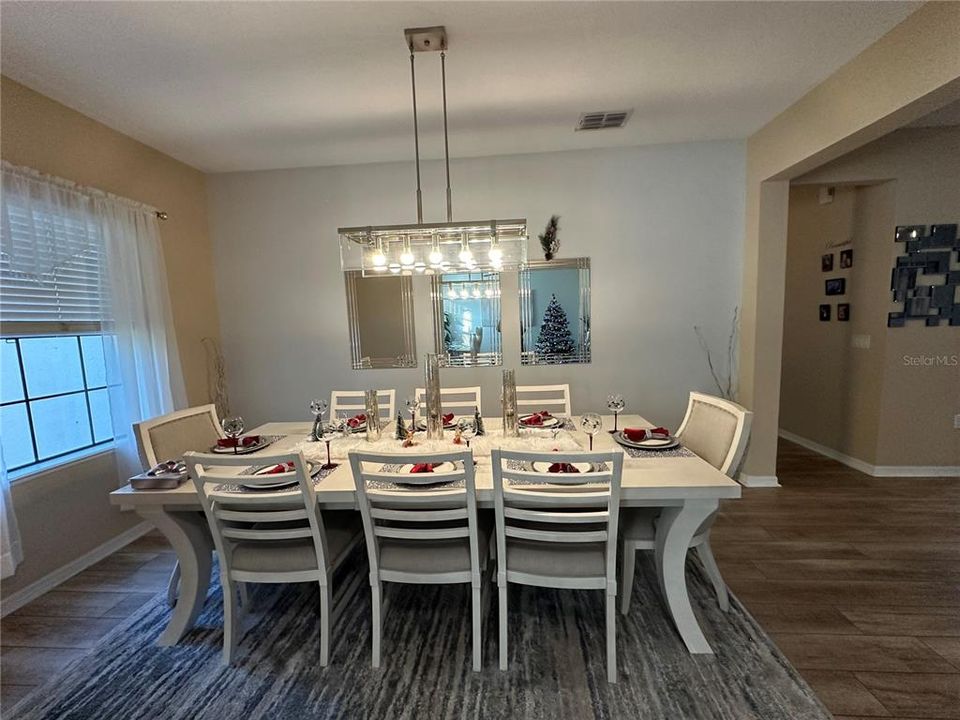 待售: $379,900 (4 贝兹, 3 浴室, 2414 平方英尺)