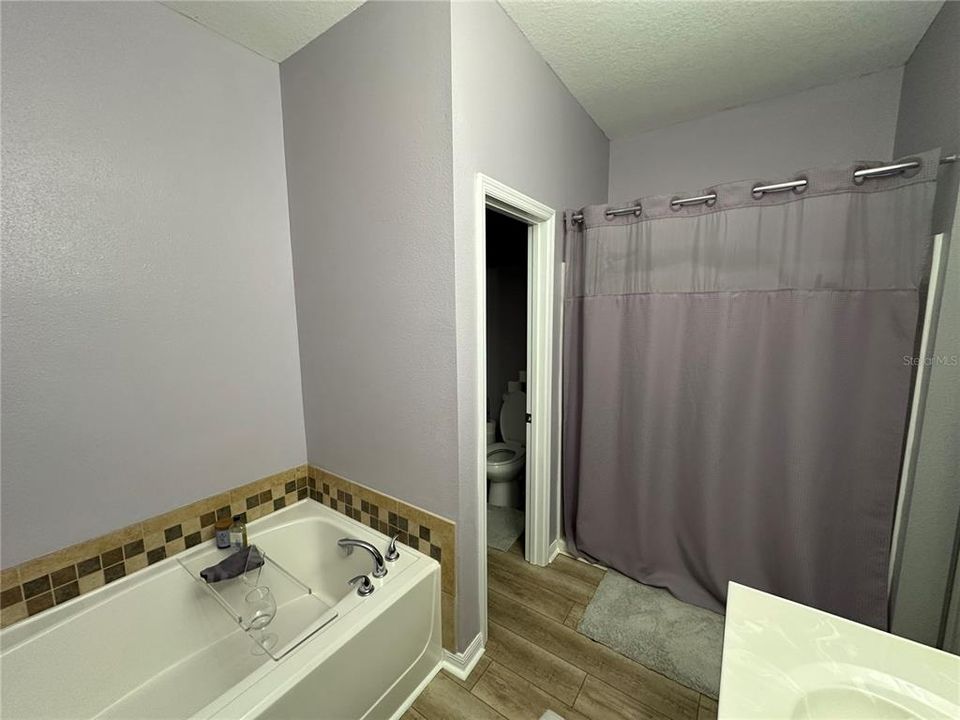 待售: $379,900 (4 贝兹, 3 浴室, 2414 平方英尺)