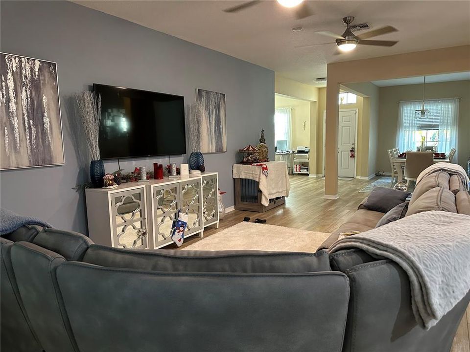 待售: $379,900 (4 贝兹, 3 浴室, 2414 平方英尺)