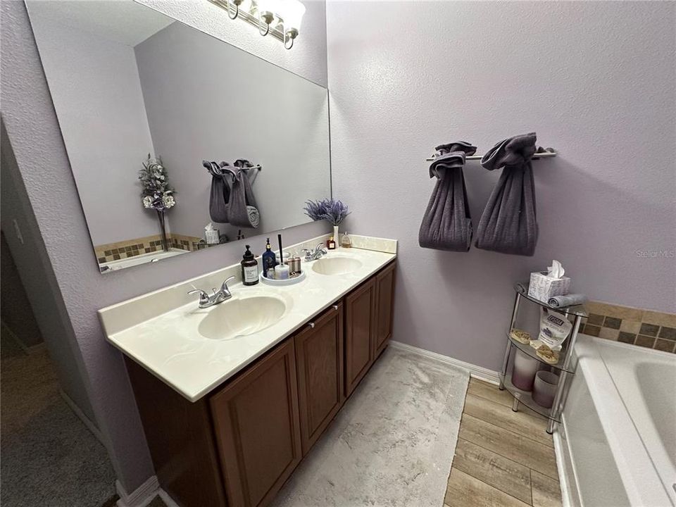 待售: $379,900 (4 贝兹, 3 浴室, 2414 平方英尺)