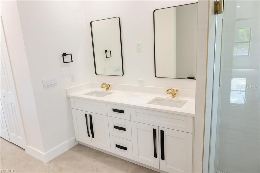 For Sale: $525,000 (4 beds, 2 baths, 2097 Square Feet)