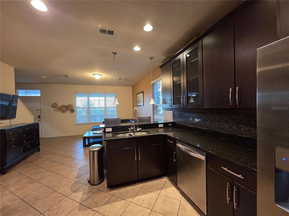 For Rent: $2,900 (4 beds, 2 baths, 2115 Square Feet)