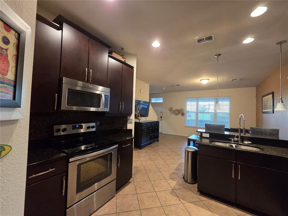 For Rent: $2,900 (4 beds, 2 baths, 2115 Square Feet)