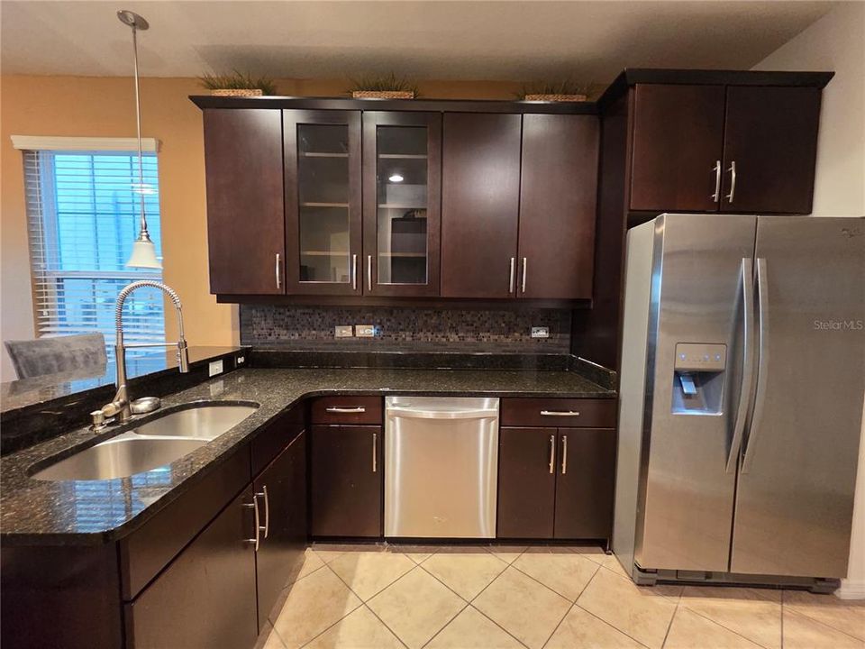 For Rent: $2,900 (4 beds, 2 baths, 2115 Square Feet)