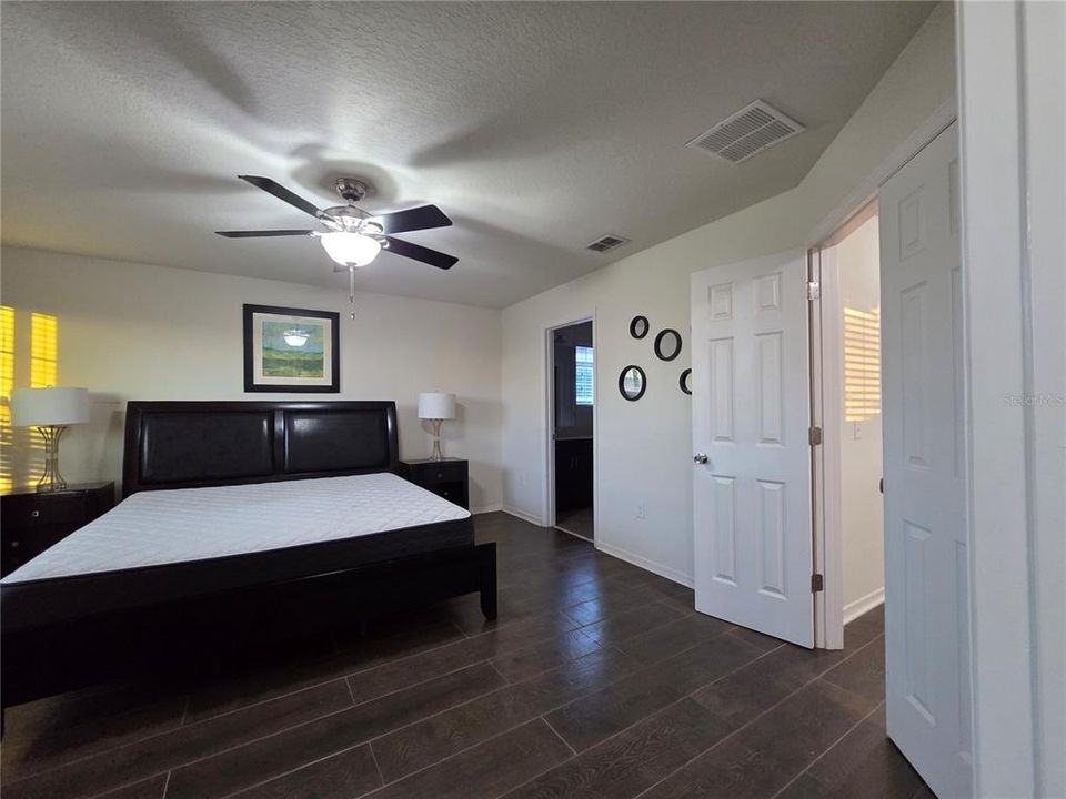 For Rent: $2,900 (4 beds, 2 baths, 2115 Square Feet)