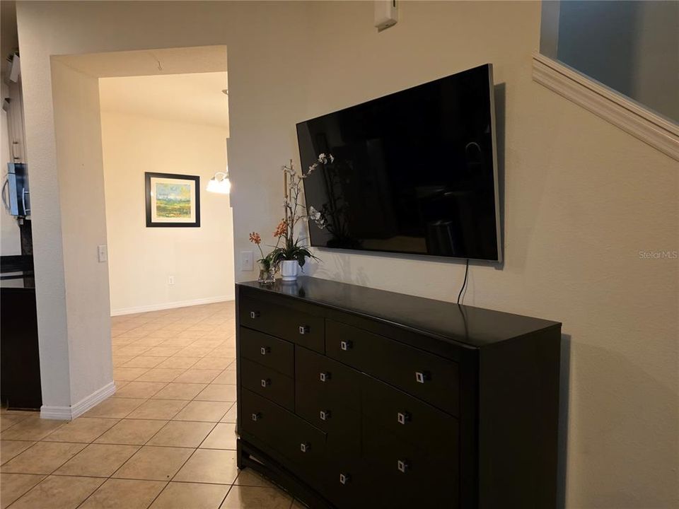 For Rent: $2,900 (4 beds, 2 baths, 2115 Square Feet)