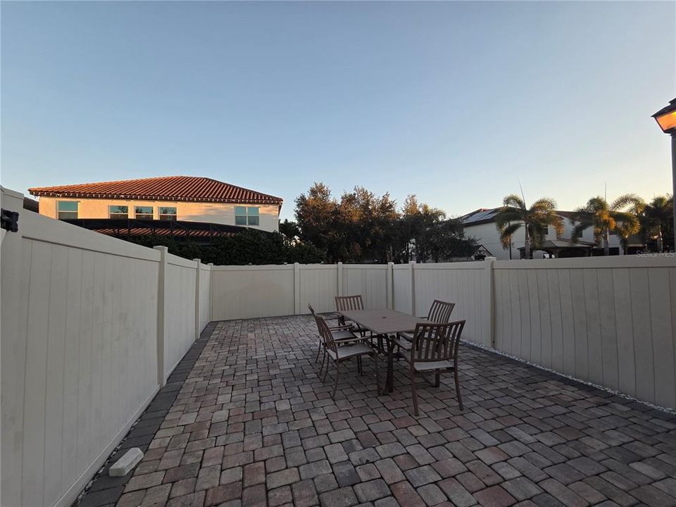 For Rent: $2,900 (4 beds, 2 baths, 2115 Square Feet)