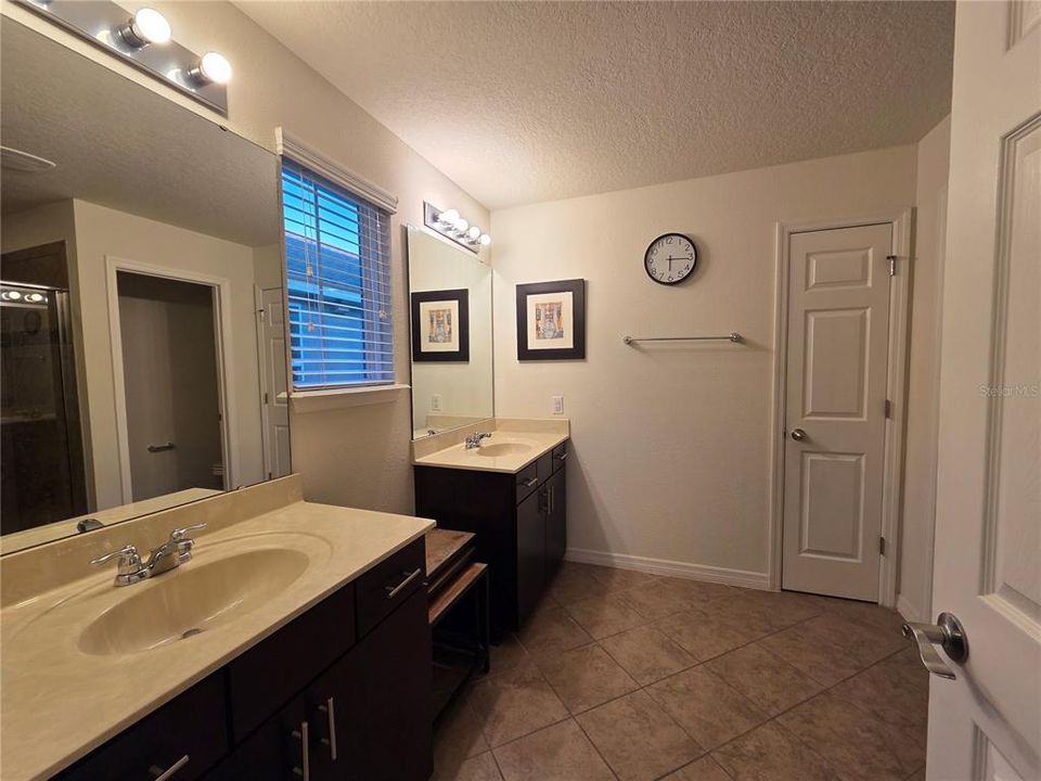 For Rent: $2,900 (4 beds, 2 baths, 2115 Square Feet)