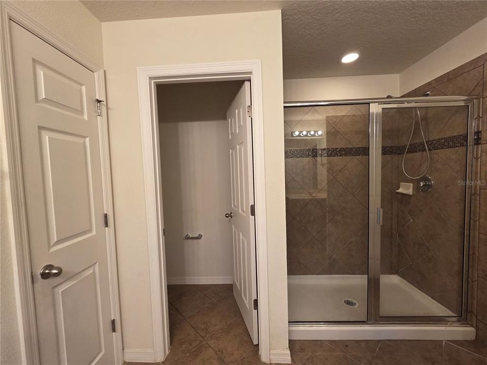 For Rent: $2,900 (4 beds, 2 baths, 2115 Square Feet)