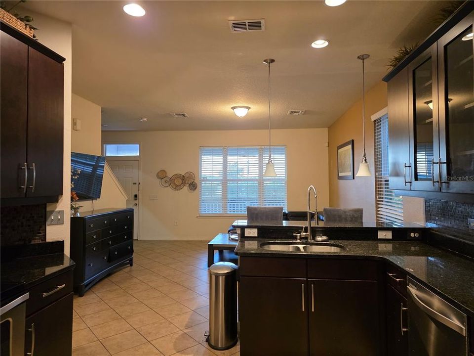 For Rent: $2,900 (4 beds, 2 baths, 2115 Square Feet)