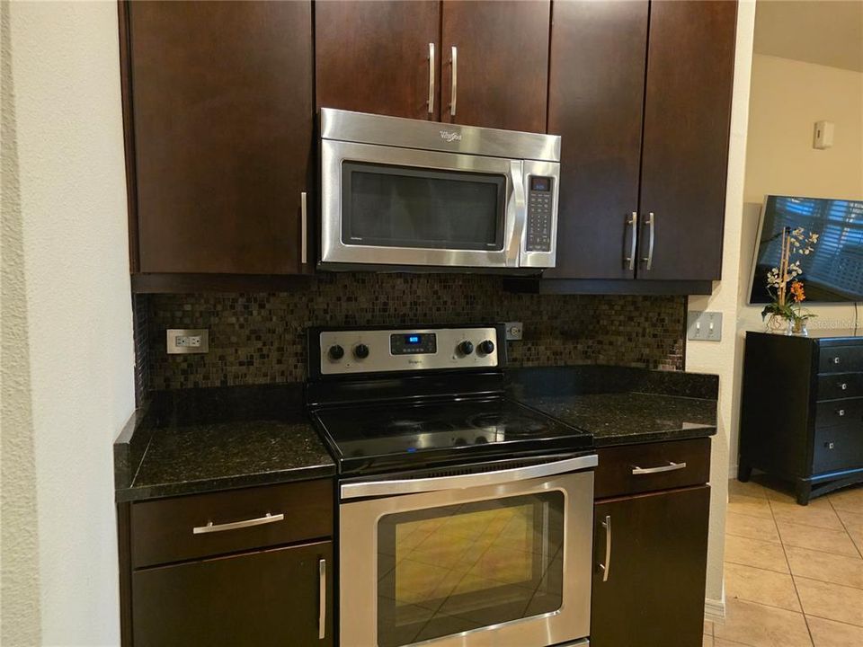 For Rent: $2,900 (4 beds, 2 baths, 2115 Square Feet)