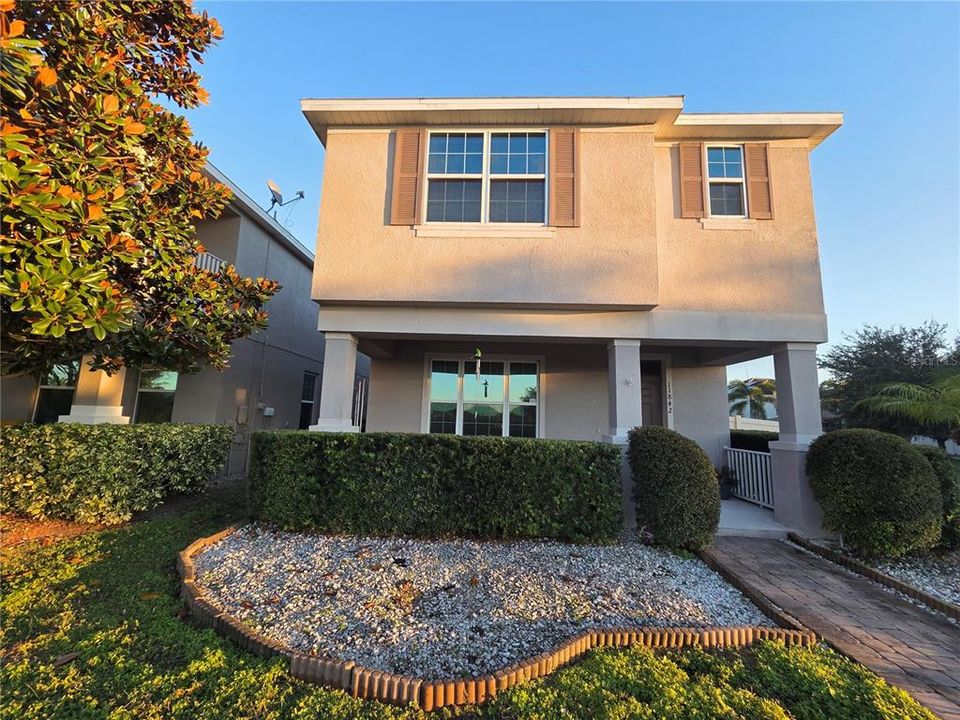 For Rent: $2,900 (4 beds, 2 baths, 2115 Square Feet)