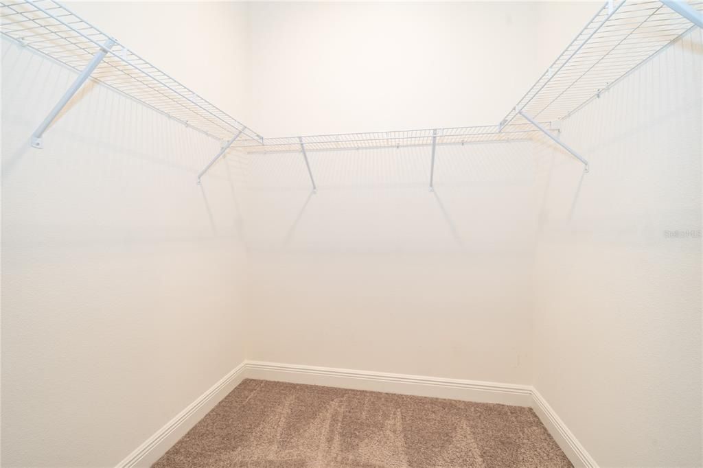 En Venta: $575,000 (3 camas, 2 baños, 2470 Pies cuadrados)