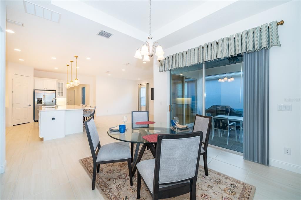 En Venta: $575,000 (3 camas, 2 baños, 2470 Pies cuadrados)