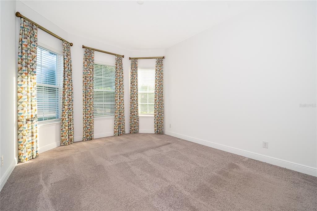 En Venta: $575,000 (3 camas, 2 baños, 2470 Pies cuadrados)