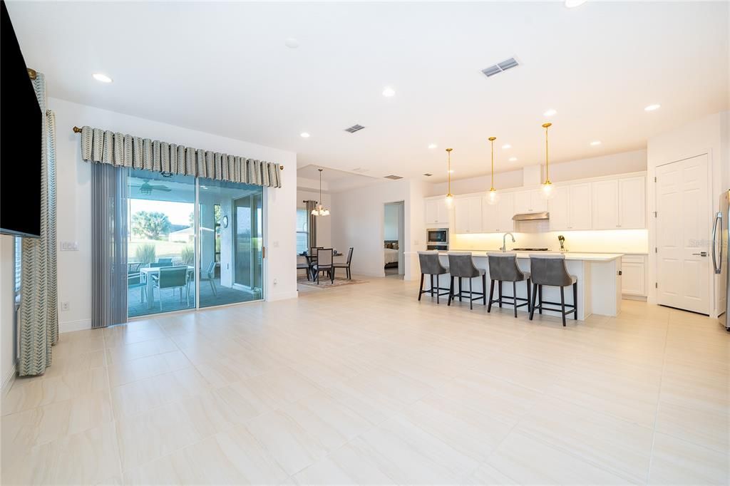 En Venta: $575,000 (3 camas, 2 baños, 2470 Pies cuadrados)