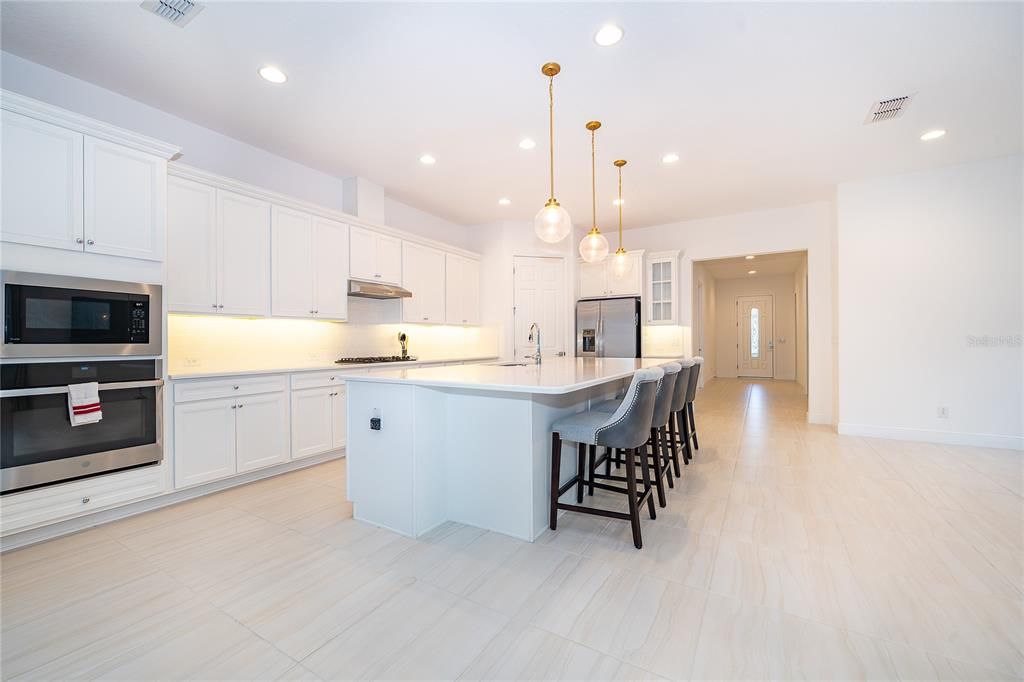 En Venta: $575,000 (3 camas, 2 baños, 2470 Pies cuadrados)