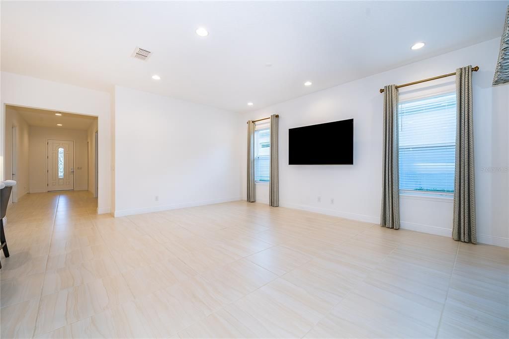 En Venta: $575,000 (3 camas, 2 baños, 2470 Pies cuadrados)