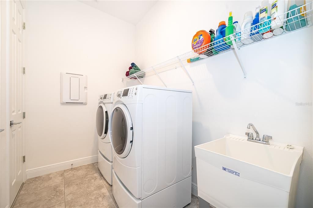 En Venta: $575,000 (3 camas, 2 baños, 2470 Pies cuadrados)