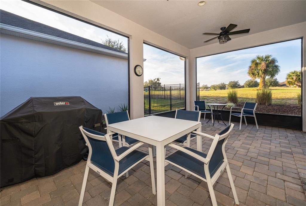 En Venta: $575,000 (3 camas, 2 baños, 2470 Pies cuadrados)