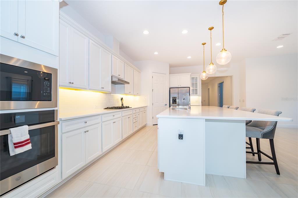 En Venta: $575,000 (3 camas, 2 baños, 2470 Pies cuadrados)