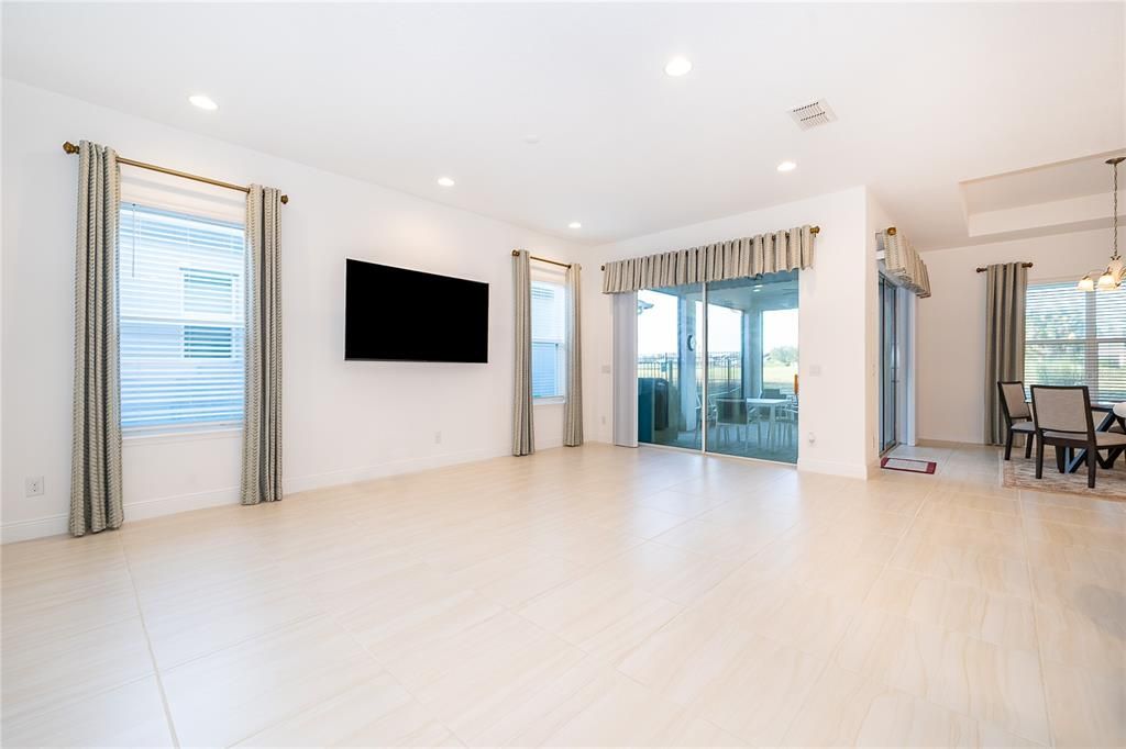 En Venta: $575,000 (3 camas, 2 baños, 2470 Pies cuadrados)