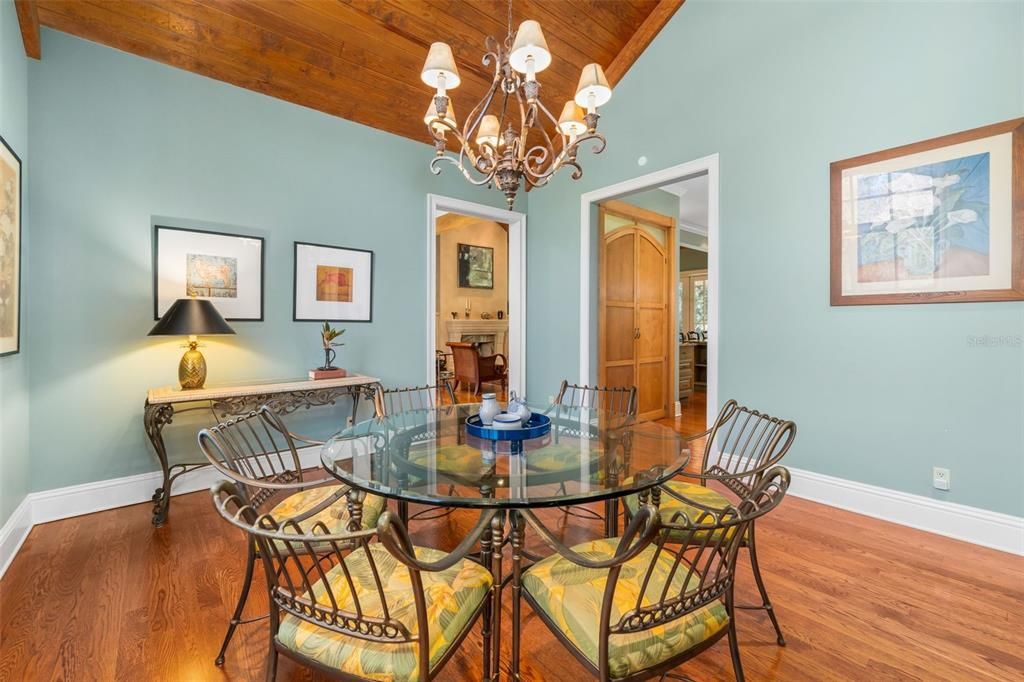 待售: $1,685,000 (6 贝兹, 5 浴室, 6343 平方英尺)